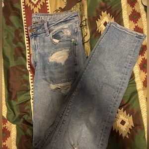American eagle size 6 x-long distressed mom jeans